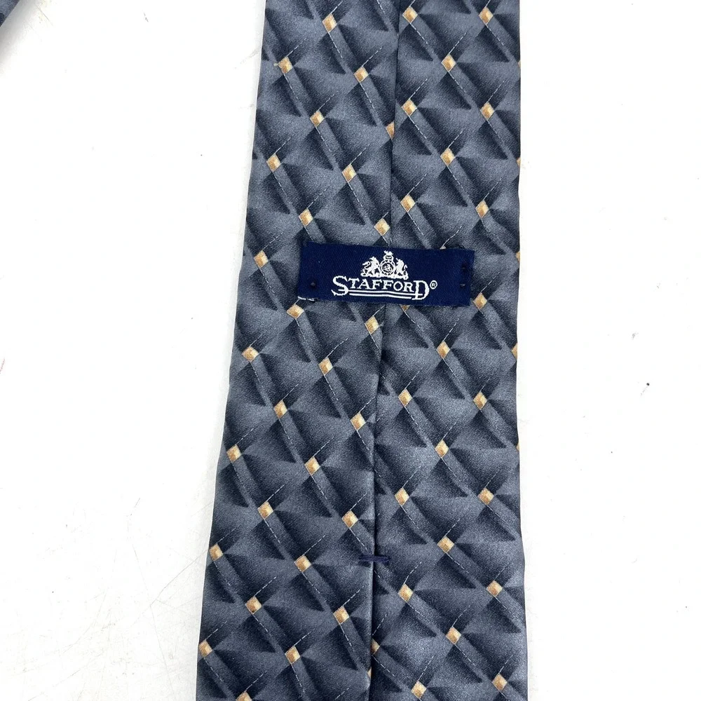 Stafford Men's 100% Silk Geometric Pattern Necktie Gray Gold Business 65 x 3.5‎